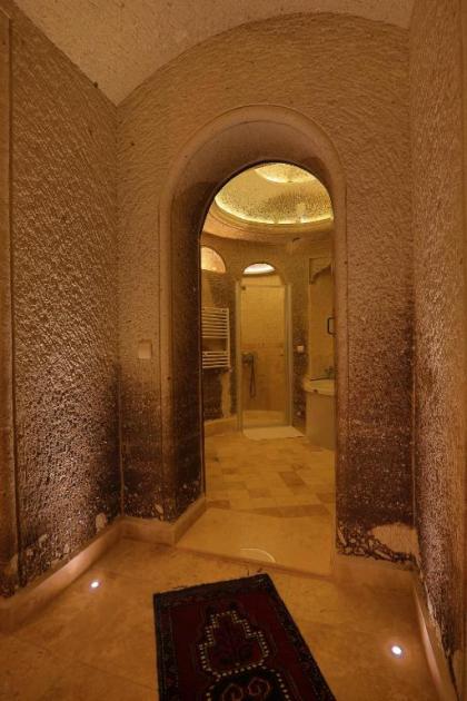 Safran Cave Hotel - image 4