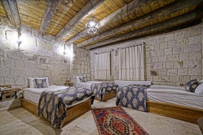 Risus Cave Suites - image 13