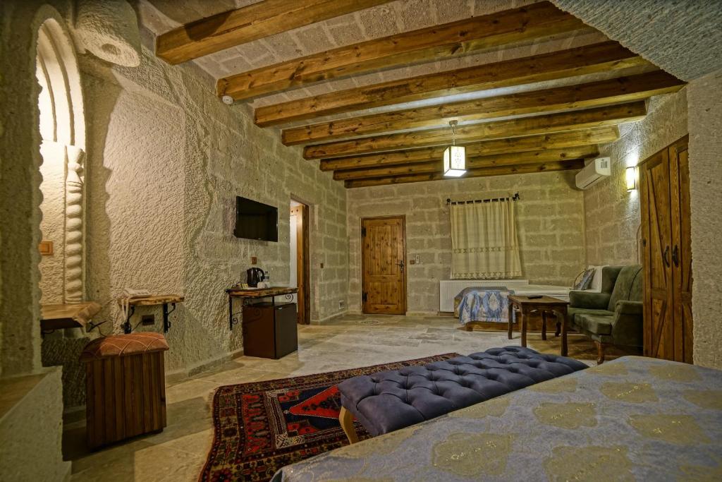 Risus Cave Suites - image 7